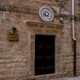 Accanto all'ingresso � visibile l'entrata alla cappella di San Rocco, risalente al 1709, sede dei battesimi di tutti i discendenti dei Bianchi Dottula